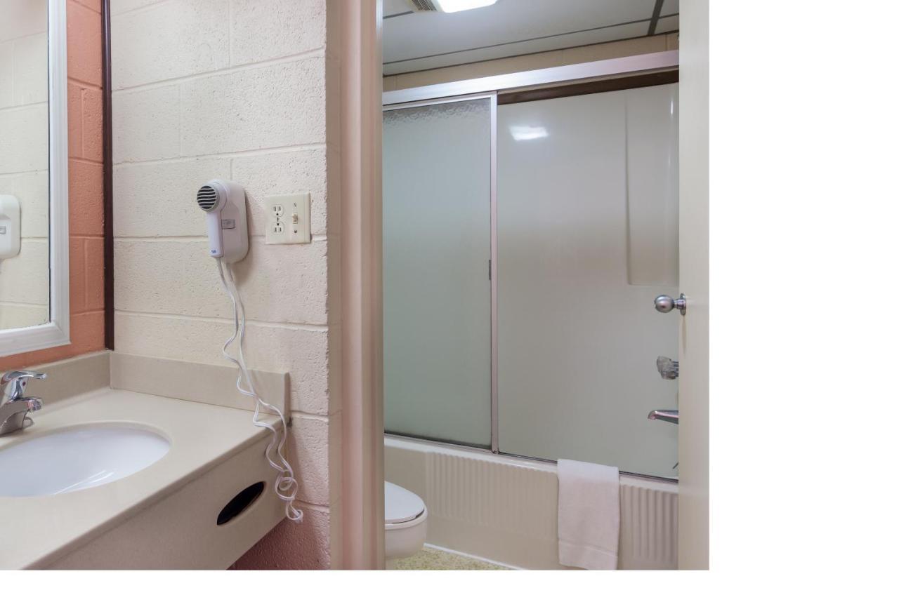 Americas Best Value Inn Уайтевилл Экстерьер фото