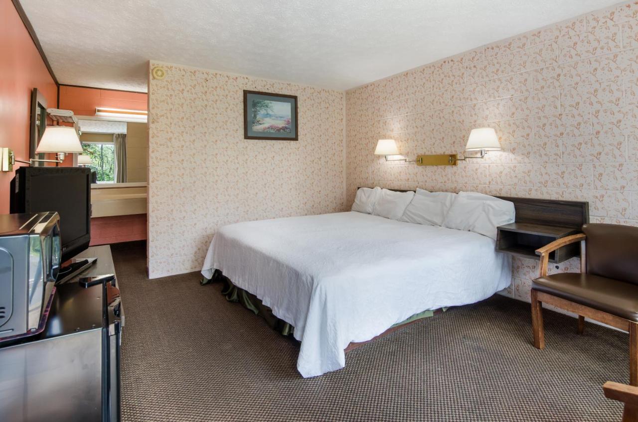 Americas Best Value Inn Уайтевилл Экстерьер фото