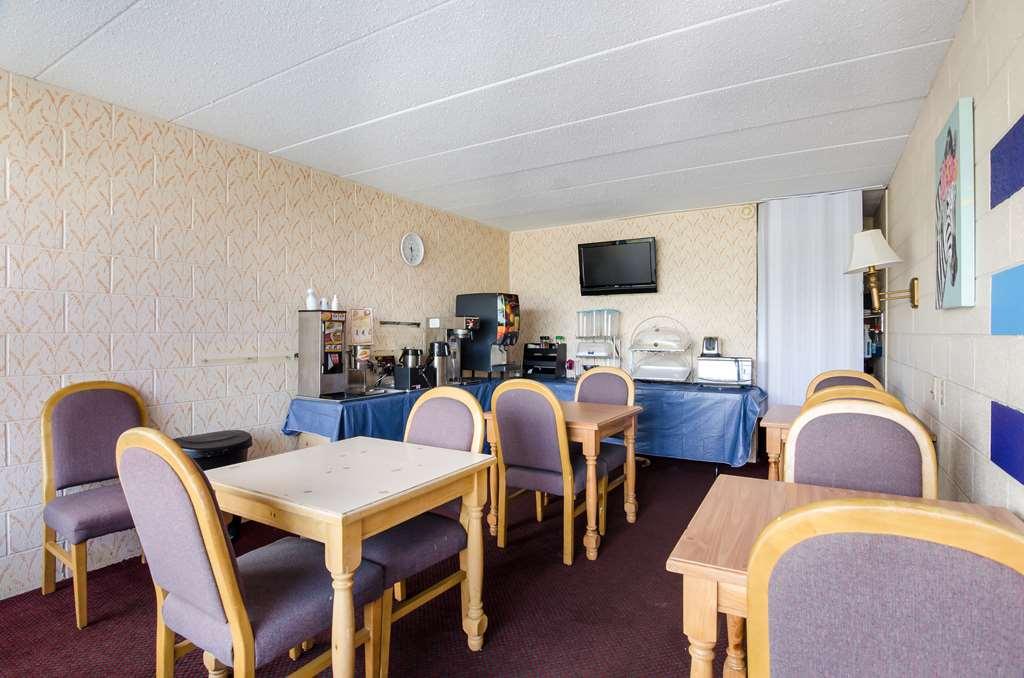 Americas Best Value Inn Уайтевилл Ресторан фото